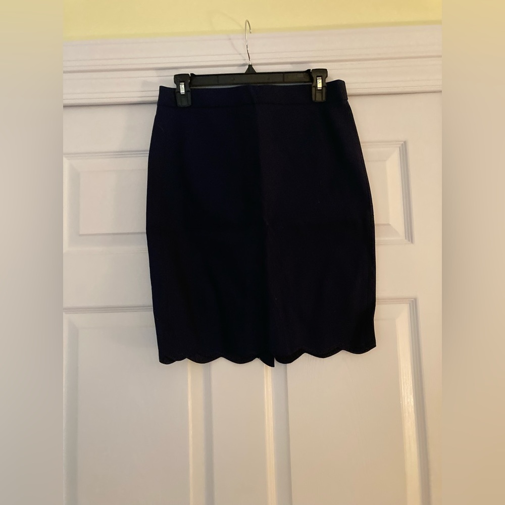 Never worn JCrew navy pencils skirt.